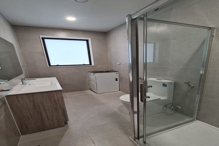 Photo of property in 4/532 Glenfield Road, Glenfield, Auckland, 0629