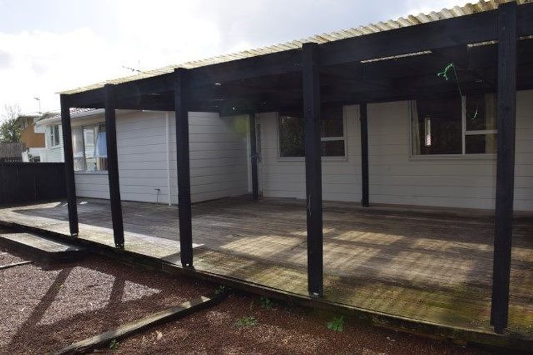 Photo of property in 3 Blue Way, Glendene, Auckland, 0602