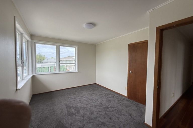 Photo of property in 26 Riverpark Crescent, Henderson, Auckland, 0610