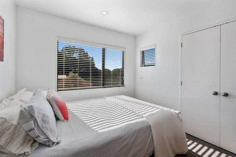 Photo of property in 45b Onewa Road, Northcote, Auckland, 0627