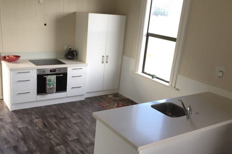 Photo of property in 33 Castle Street, Waihola, Milton, 9073