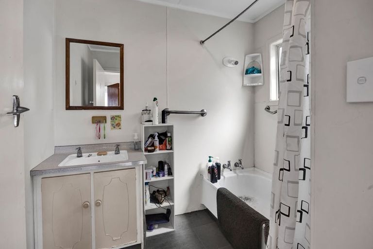 Photo of property in 49 Collins Street, Hawera, 4610