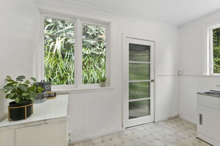 Photo of property in 49 Rona Street, Eastbourne, Lower Hutt, 5013