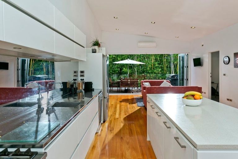 Photo of property in 16c Charmaine Road, Torbay, Auckland, 0630