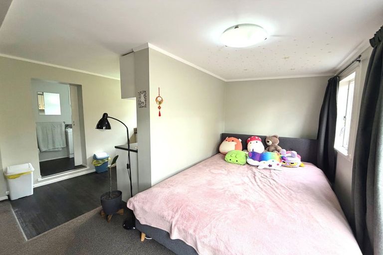 Photo of property in 21 Kamara Road, Glen Eden, Auckland, 0602