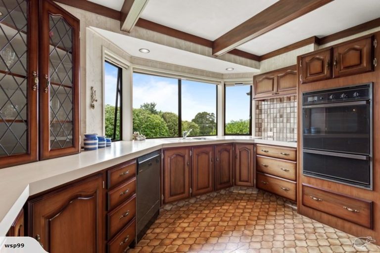 Photo of property in 10 Wilmington Place, Forrest Hill, Auckland, 0620