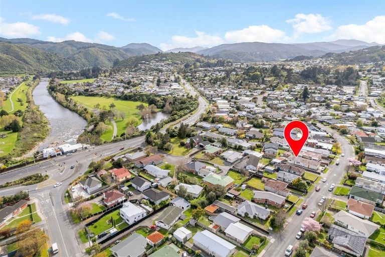 Photo of property in 2/17 Oregon Drive, Maoribank, Upper Hutt, 5018