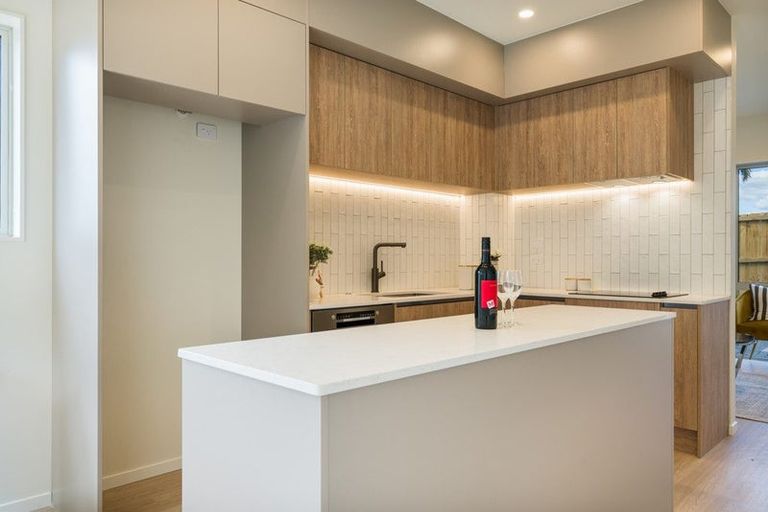 Photo of property in 6d Law Street, Torbay, Auckland, 0630