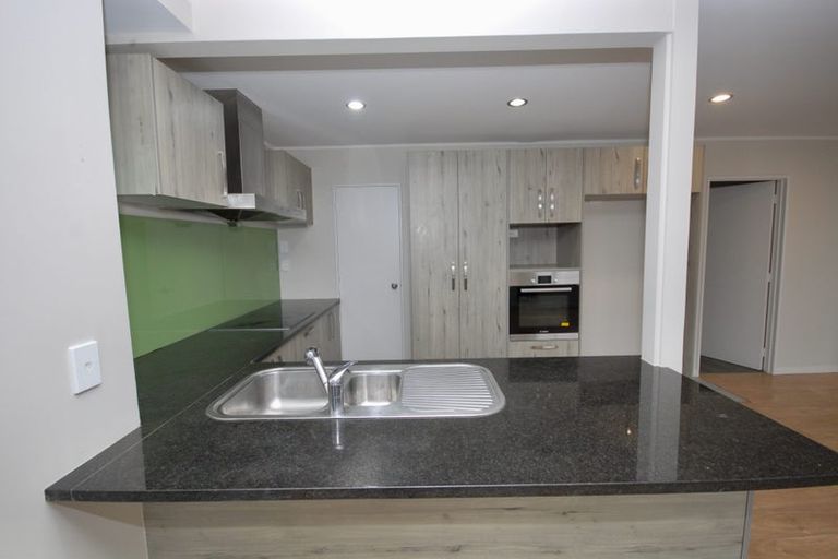 Photo of property in 2/30 Bruce Road, Glenfield, Auckland, 0629