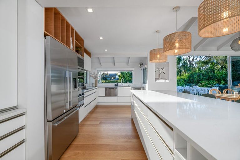 Photo of property in 22 Woodfern Crescent, Titirangi, Auckland, 0604