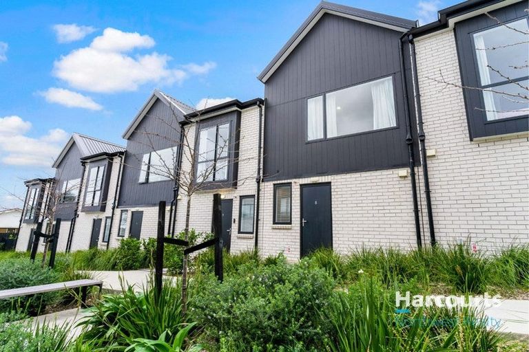 Photo of property in 5 Wharara Lane, Massey, Auckland, 0614