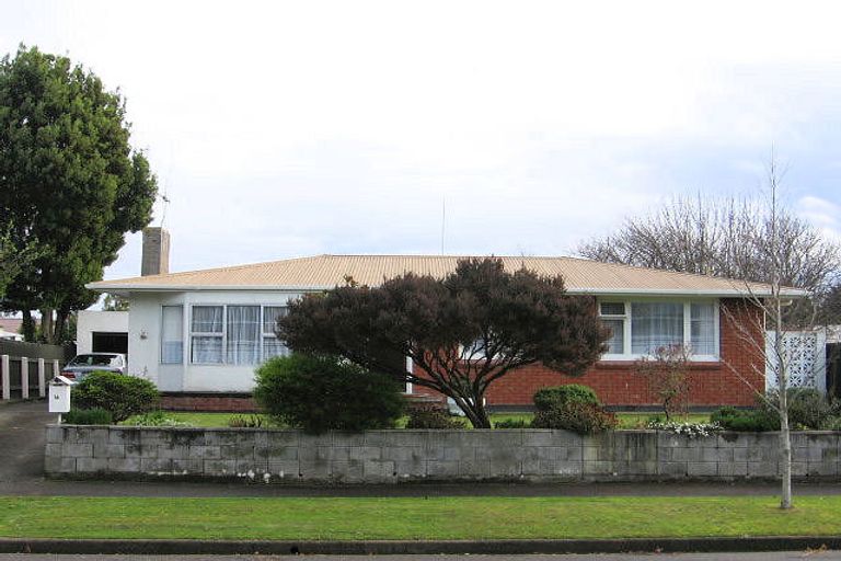 Photo of property in 16 Mokau Place, Terrace End, Palmerston North, 4410
