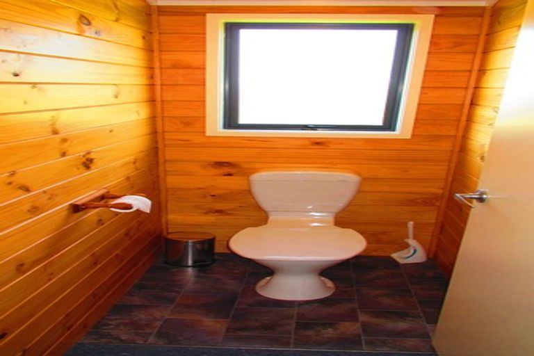 Photo of property in 2 Muriwai Drive, Manapouri, 9679