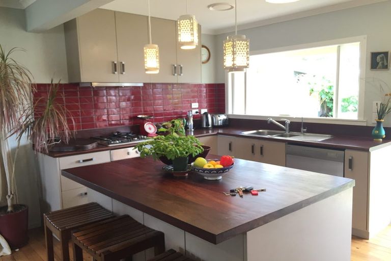 Photo of property in 18 Kervil Avenue, Te Atatu Peninsula, Auckland, 0610