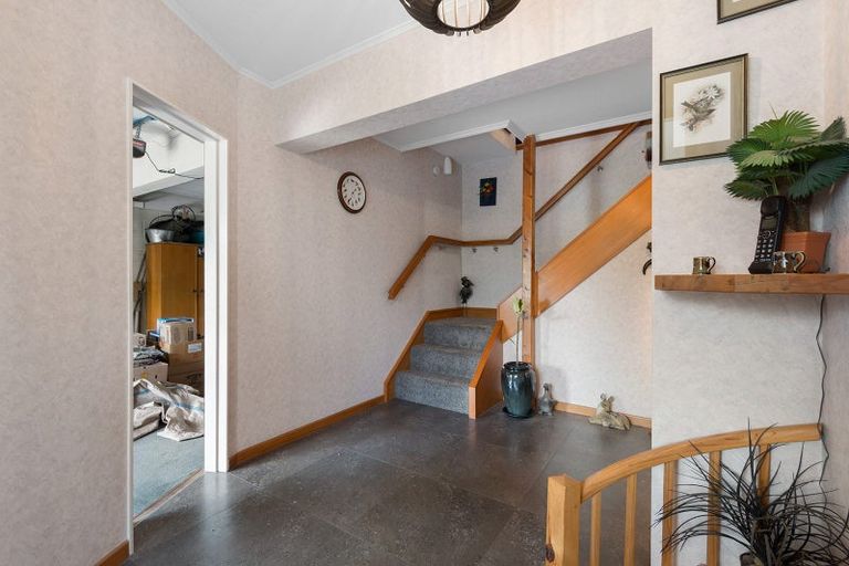 Photo of property in 74 Kinmont Crescent, Kinmont Park, Mosgiel, 9024