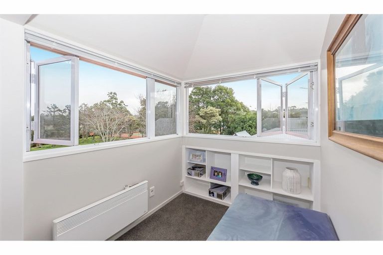 Photo of property in 2/26 Elliott Avenue, Bayview, Auckland, 0629