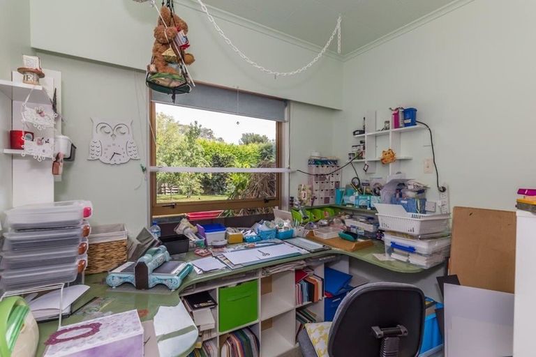 Photo of property in 470 Tararua Road, Levin, 5571