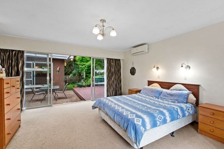 Photo of property in 48 Grassmere Road, Henderson Valley, Auckland, 0612