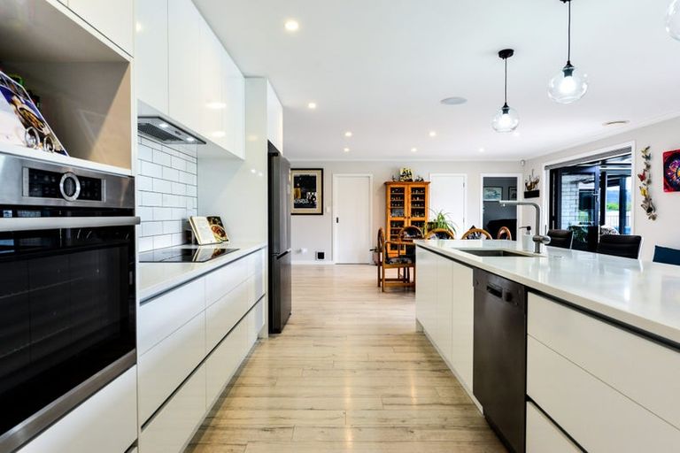 Photo of property in 2 Alan Livingston Drive, Cambridge, 3434