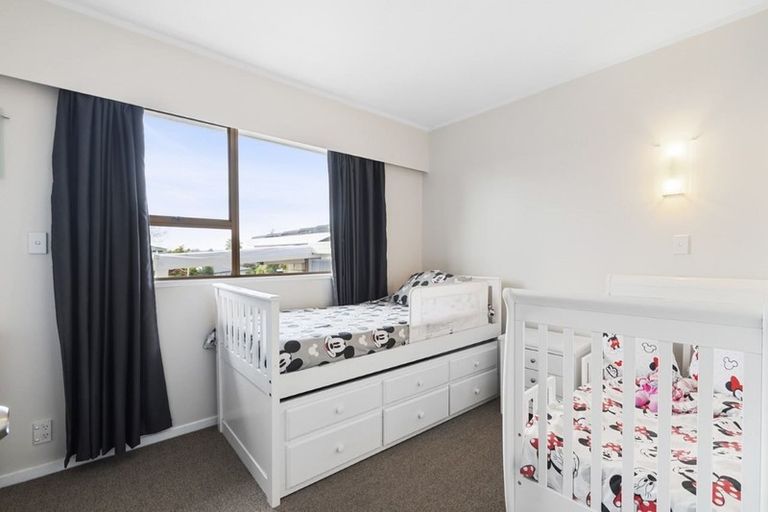 Photo of property in 71 Ray Small Drive, Pahurehure, Papakura, 2113