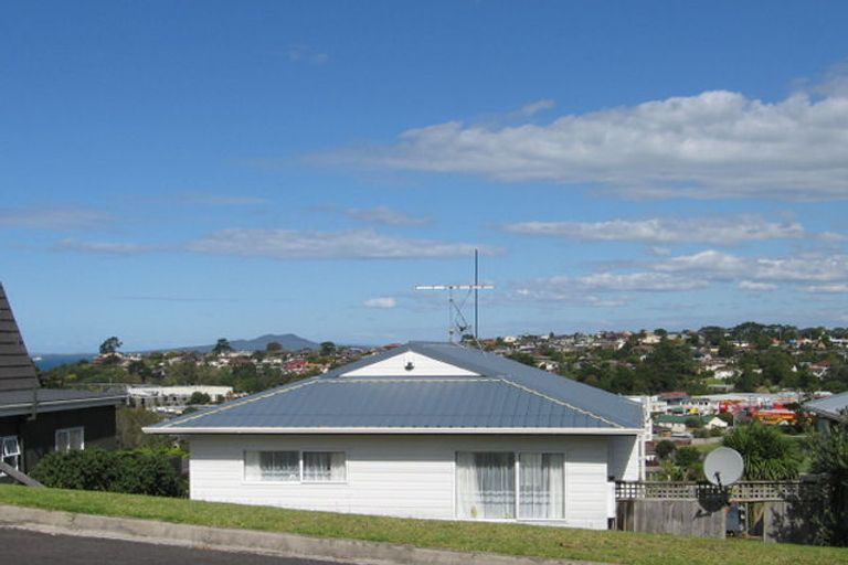 Photo of property in 1/43 Woodlands Crescent, Browns Bay, Auckland, 0630