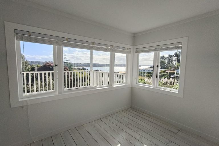 Photo of property in 12 Tindalls Bay Road, Tindalls Beach, Whangaparaoa, 0930