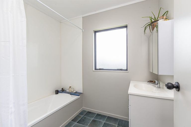 Photo of property in 12 Morere Street, Titahi Bay, Porirua, 5022