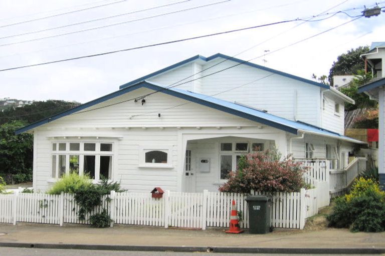 Photo of property in 16 Dee Street, Island Bay, Wellington, 6023