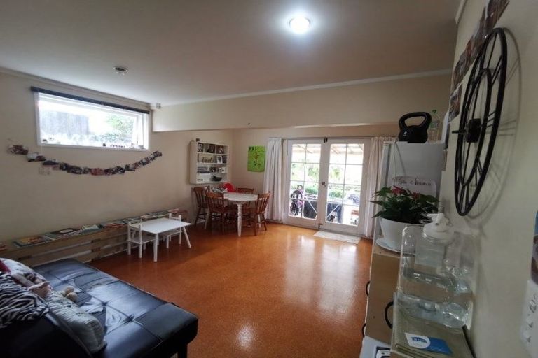 Property details for 105 Selwyn Crescent, Forrest Hill, Auckland, 0620