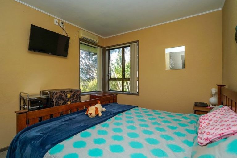 Photo of property in 202 Godley Road, Titirangi, Auckland, 0604