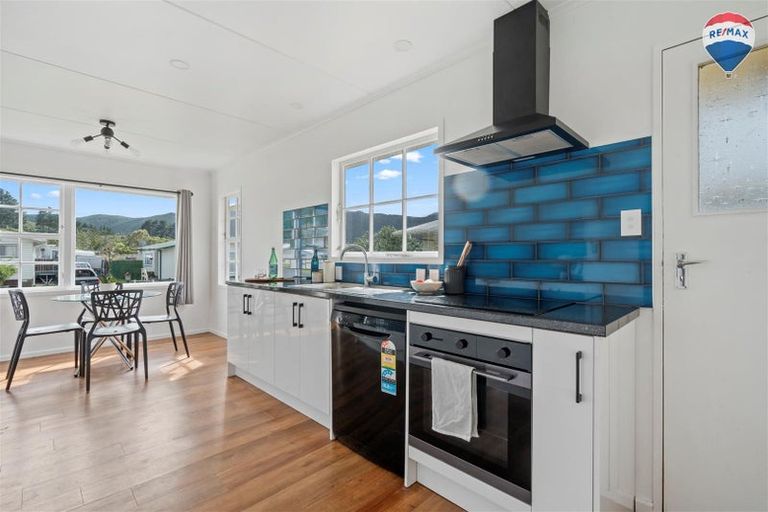 Photo of property in 33 Stockdale Street, Wainuiomata, Lower Hutt, 5014