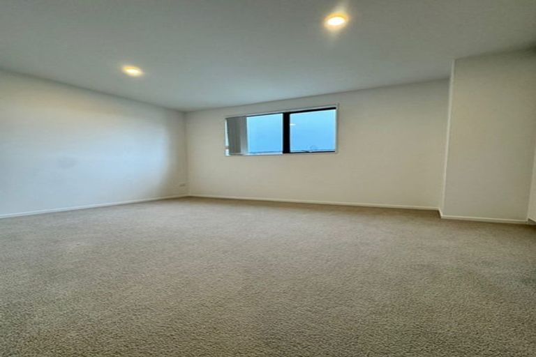 Photo of property in 9b Poruru Close, Papakura, 2110