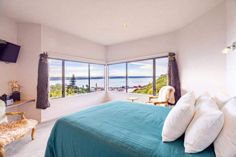 Photo of property in 4b Seapoint Road, Bluff Hill, Napier, 4110