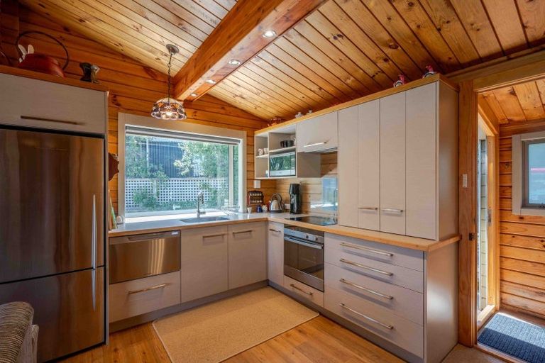 Photo of property in 8 Bayview Crescent, Duvauchelle, 7581