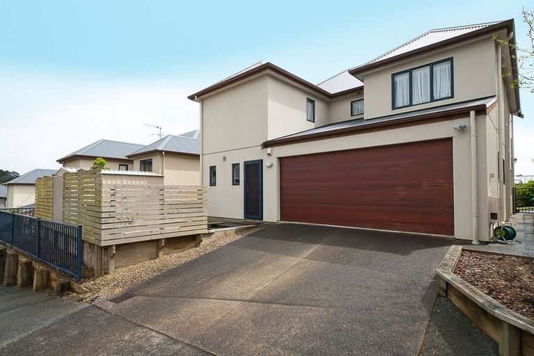Photo of property in 129 Fernhill Way, Oteha, Auckland, 0632