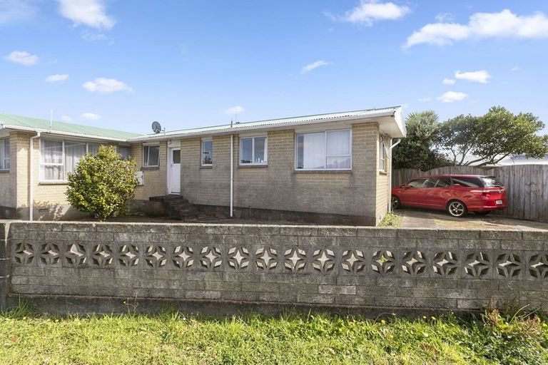 Photo of property in 15b Pencarrow Crescent, Wainuiomata, Lower Hutt, 5014