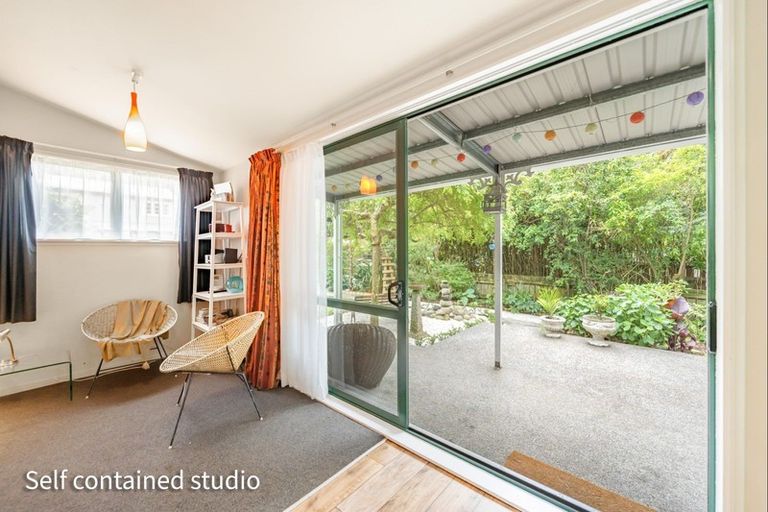 Photo of property in 82 Pinehaven Road, Pinehaven, Upper Hutt, 5019