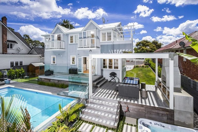 Photo of property in 209 Hurstmere Road, Takapuna, Auckland, 0622