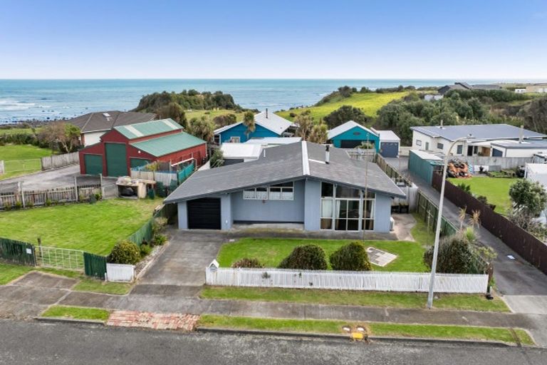 Photo of property in 22 Hickey Place, Opunake, 4616