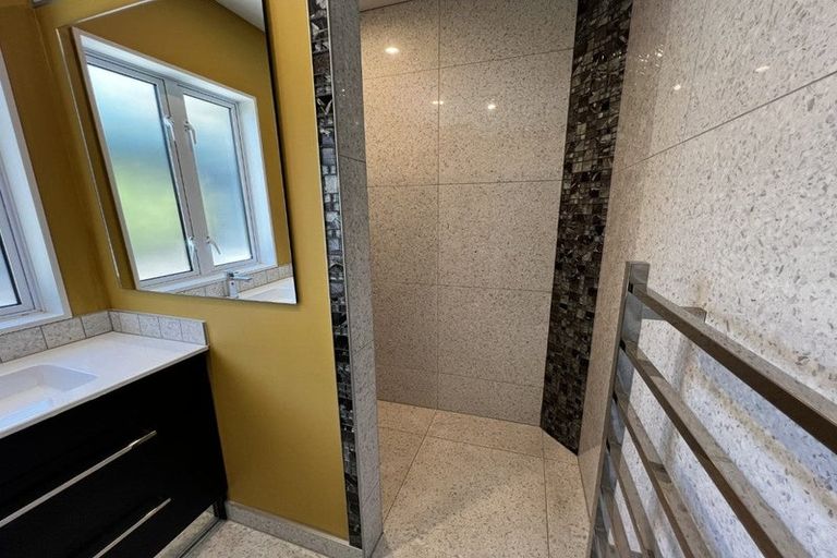 Photo of property in 2a Busby Hill, Havelock North, 4130