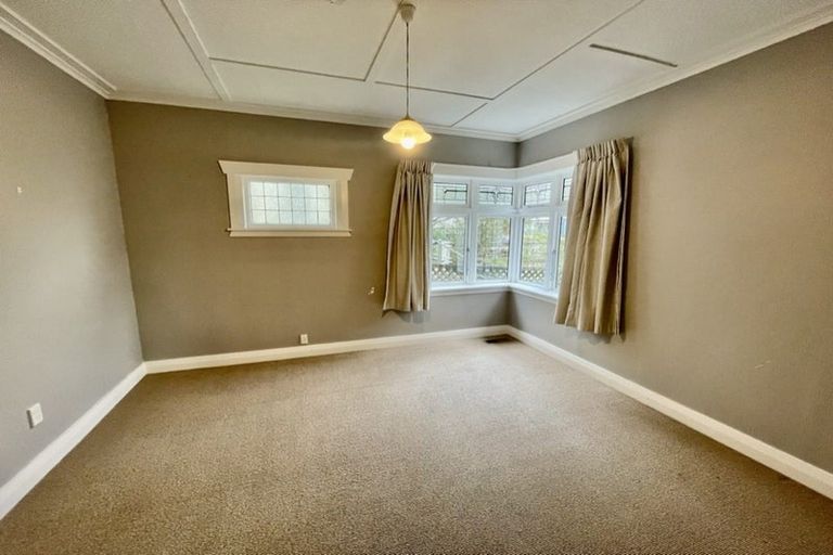 Photo of property in 4 Newcombe Crescent, Karori, Wellington, 6012