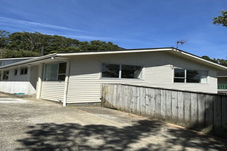 Photo of property in 89a Stewart Drive, Newlands, Wellington, 6037