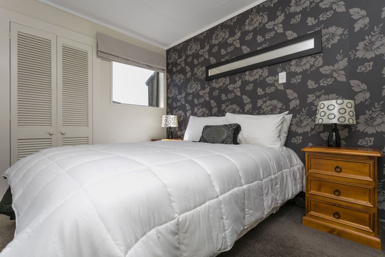 Photo of property in 24 Larkins Street, Helensburgh, Dunedin, 9010