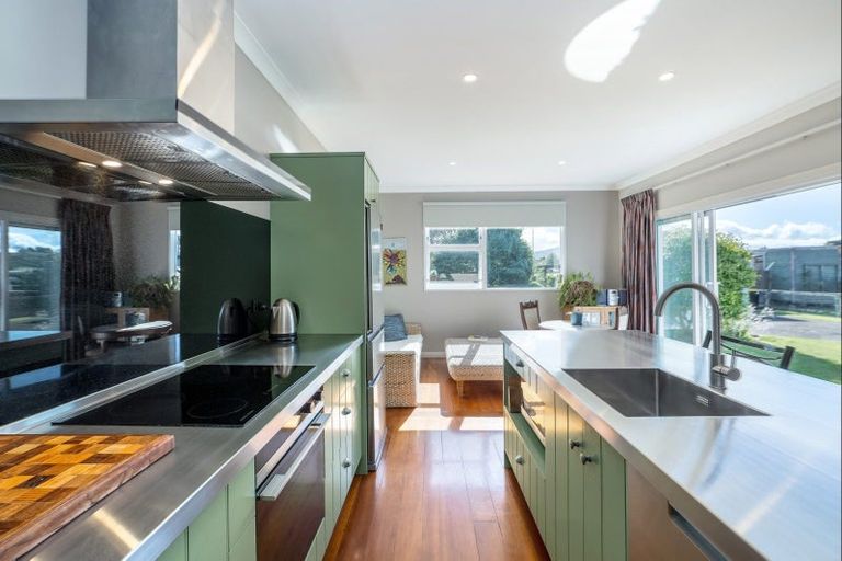 Photo of property in 32 Wyndham Street, Carterton, 5713