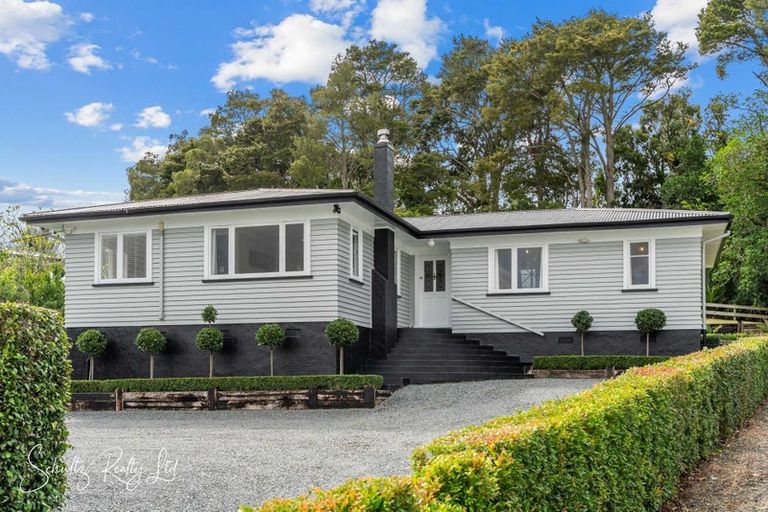 Photo of property in 16 Whaka Street, Maungaturoto, 0520