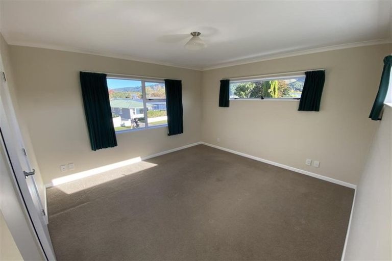 Photo of property in 26 Ruru Crescent, Heretaunga, Upper Hutt, 5018