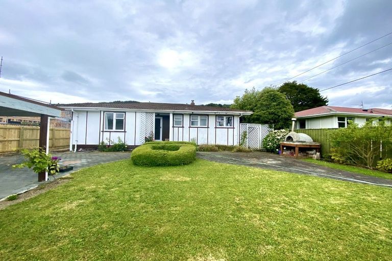 Photo of property in 15 Holdsworth Avenue, Trentham, Upper Hutt, 5018