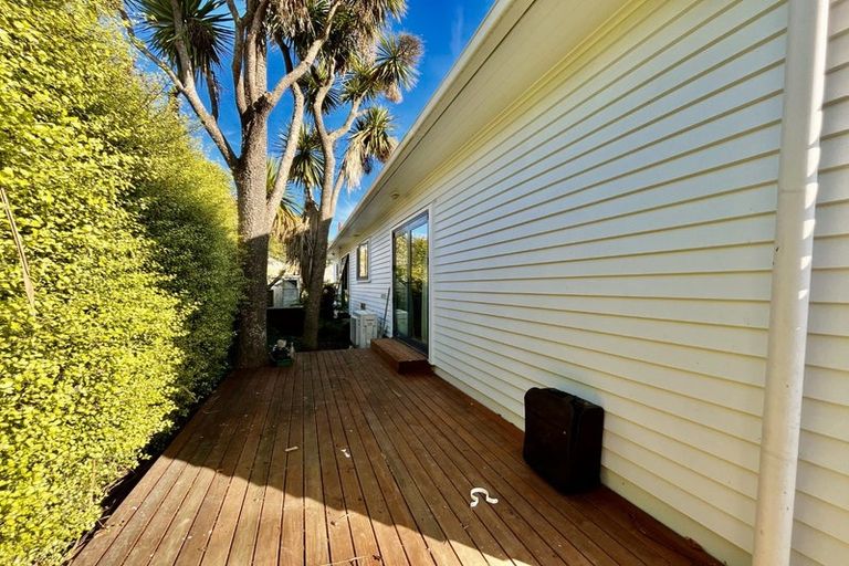 Photo of property in 6 Armstrong Avenue, Saint Martins, Christchurch, 8022