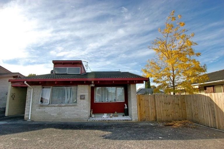 Photo of property in 8/35 Swanson Road, Henderson, Auckland, 0610