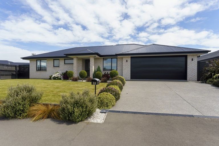 Photo of property in 11 Flagstaff Place, Halswell, Christchurch, 8025